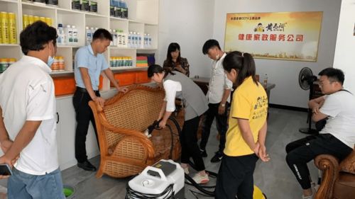 家政興農(nóng) 連接城鄉(xiāng)的紐帶與鄉(xiāng)村振興的新引擎